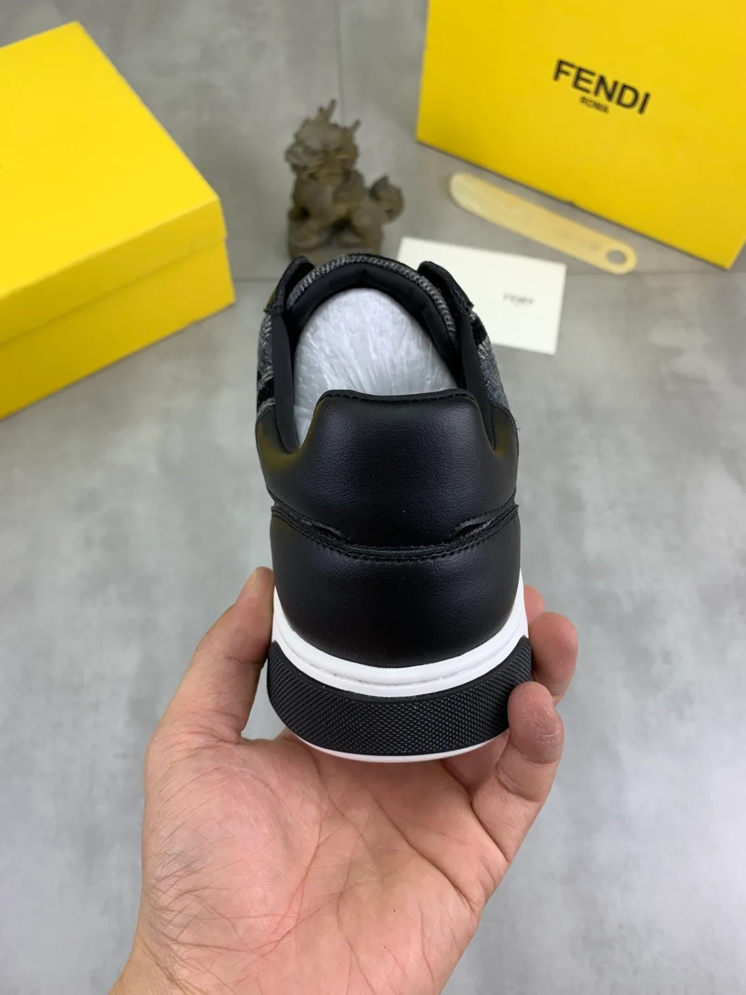 ​Men's shoes 💰P420 💰[New style] little monster 🆘 New style at FENDI counter 🕶️🕶️Simple routing effect, showing an elegant and cool driving shoe 🎬Using imported calfskin + first-layer pigskin lining🐂Excellent material🎬Detailed workmanship 🤗Comfortable foot feel➰➰. ​Pair it with any outfit to show your taste and temperament, low-key luxury ♻️Design ​simple and elegant ​noble and fashionable 🍃​Very loved and favored by trendy men 💓❤️size: 38-44 4️⃣colors available